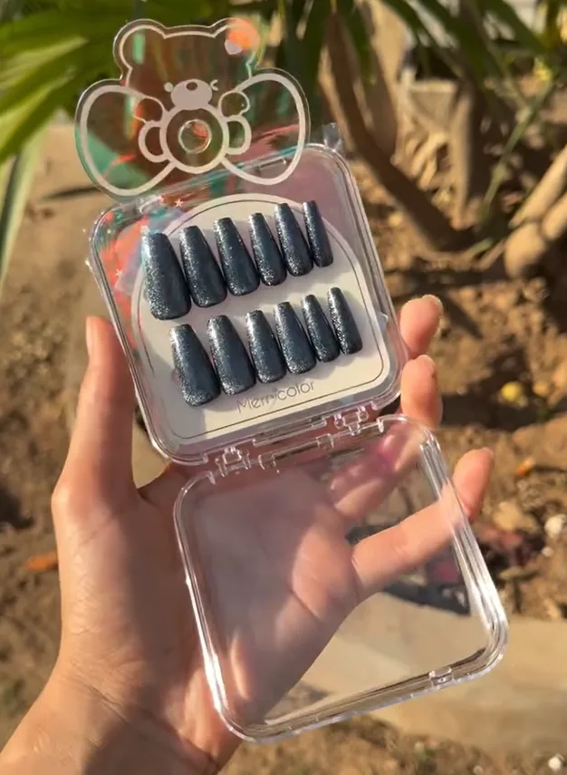 Reusable Pink Press-On Artificial Nails Set with Storage Case