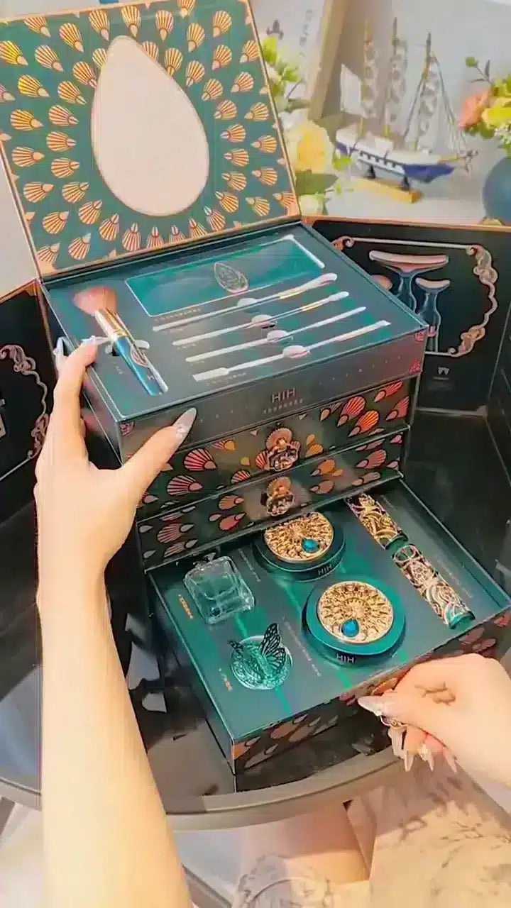 Luxury Peacock-Inspired Multi-Layered Makeup