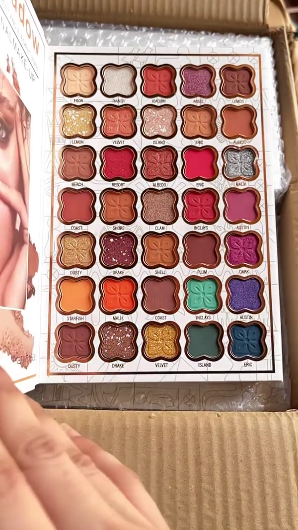 All-in-One Makeup Book – Butterfly Eyeshadow Palette with 45 Versatile Shades – Matte, Glitter & Metallic – Ideal for Creative & Daily Eye Looks